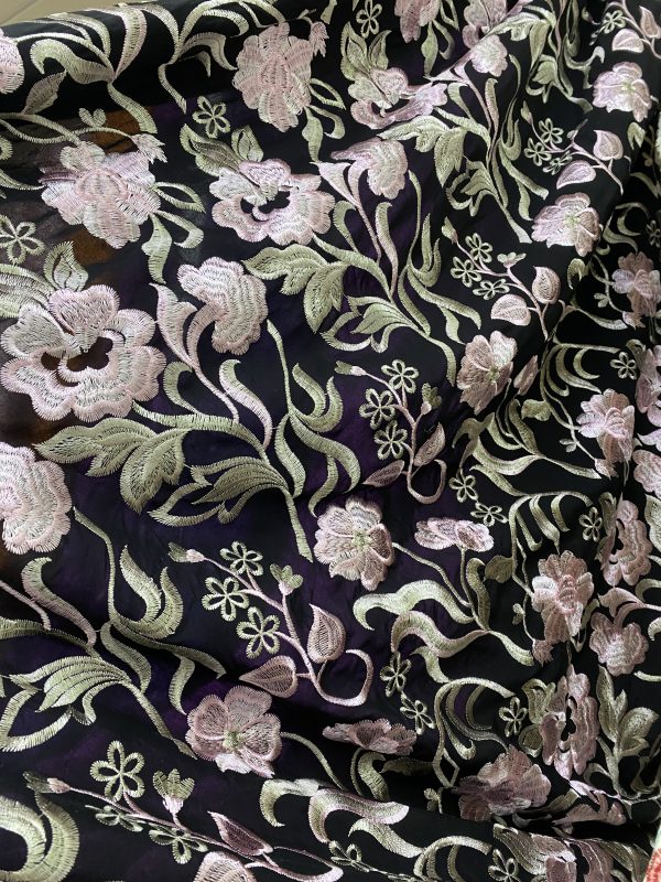 Tela Bordada floral negra