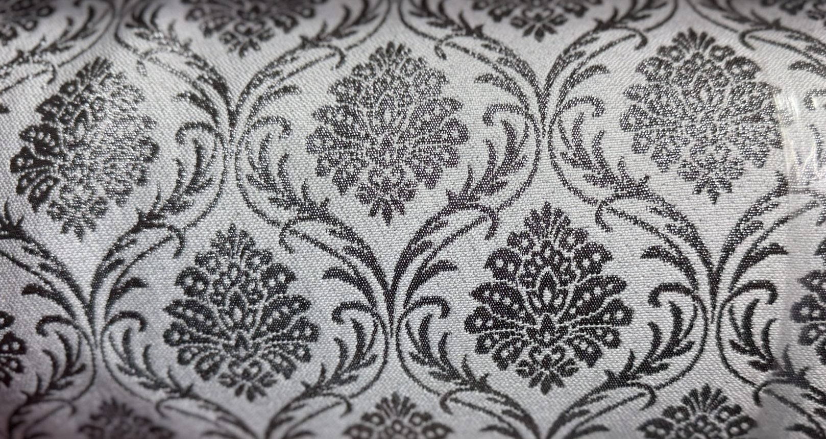 Damasco Clásico Gris Plata con Negro