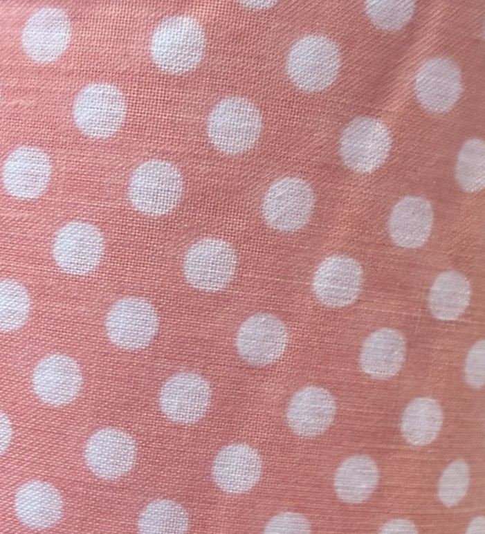 Tela de Flamenca Rosa Empolvado con Lunares Blancos