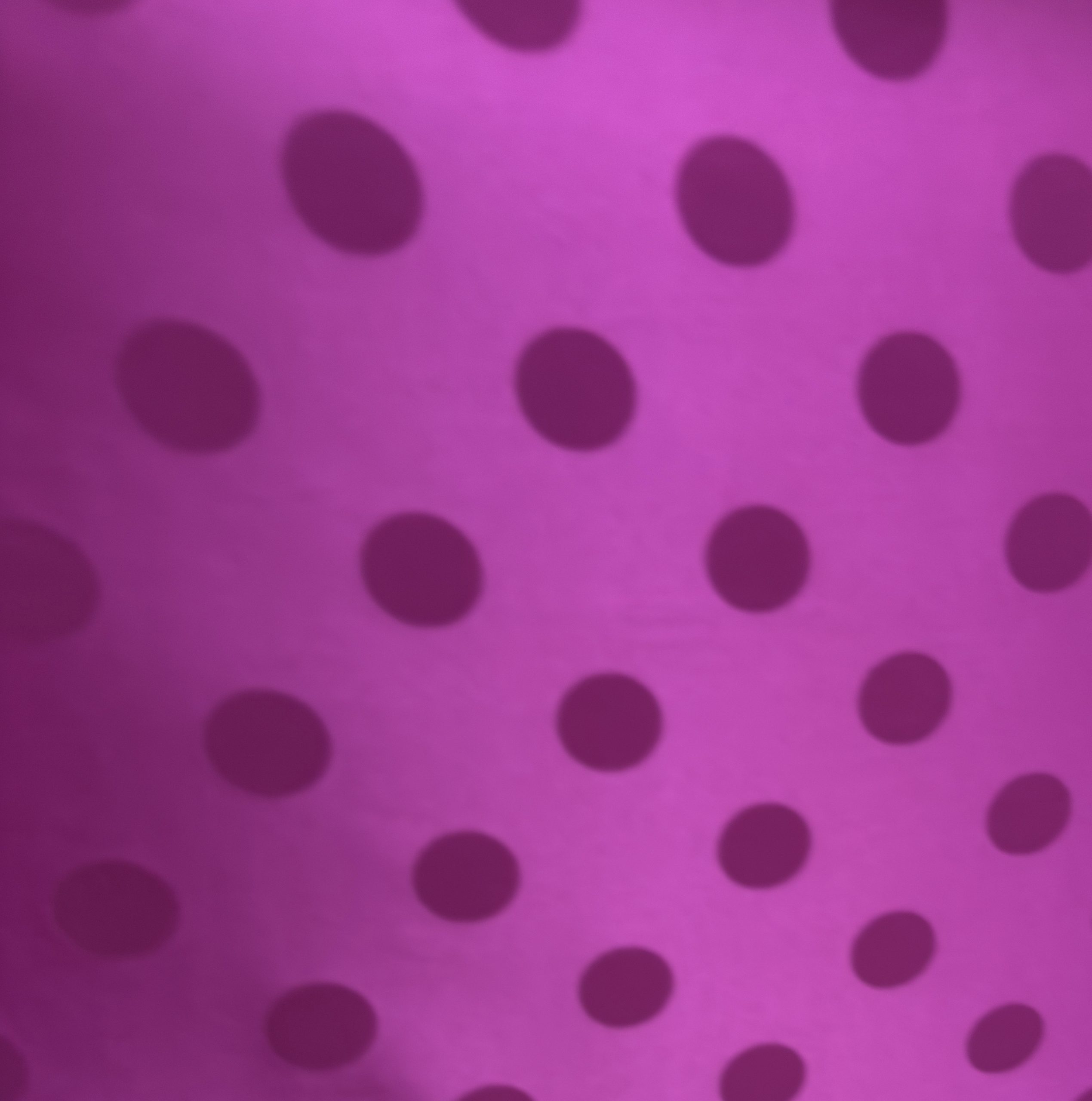 Tela de Flamenca Fucsia con Lunares Morados