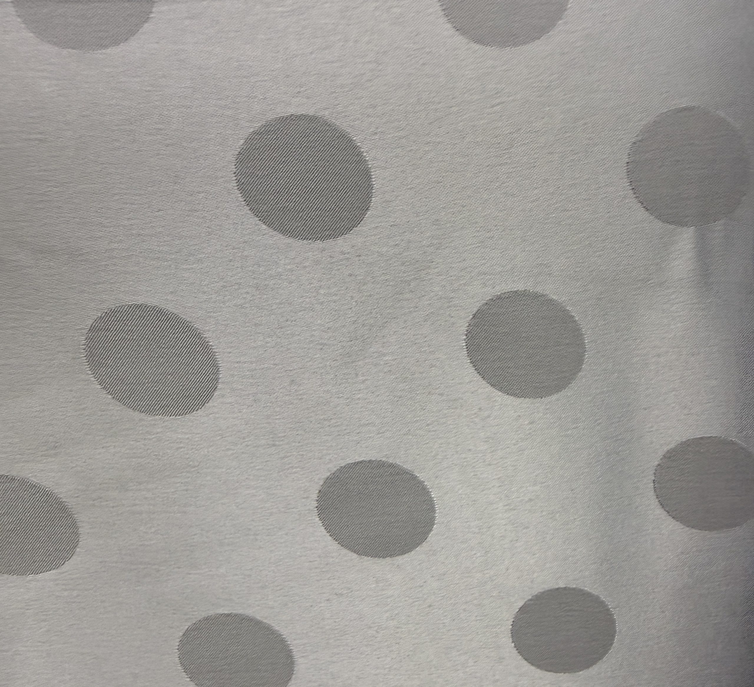 Tela de Flamenca Gris Perla con Lunares Gris Medio