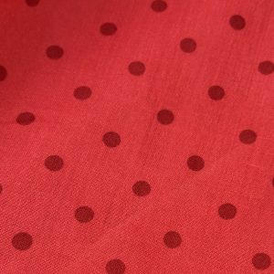 Semilino rojo frambuesa con lunar burdeos