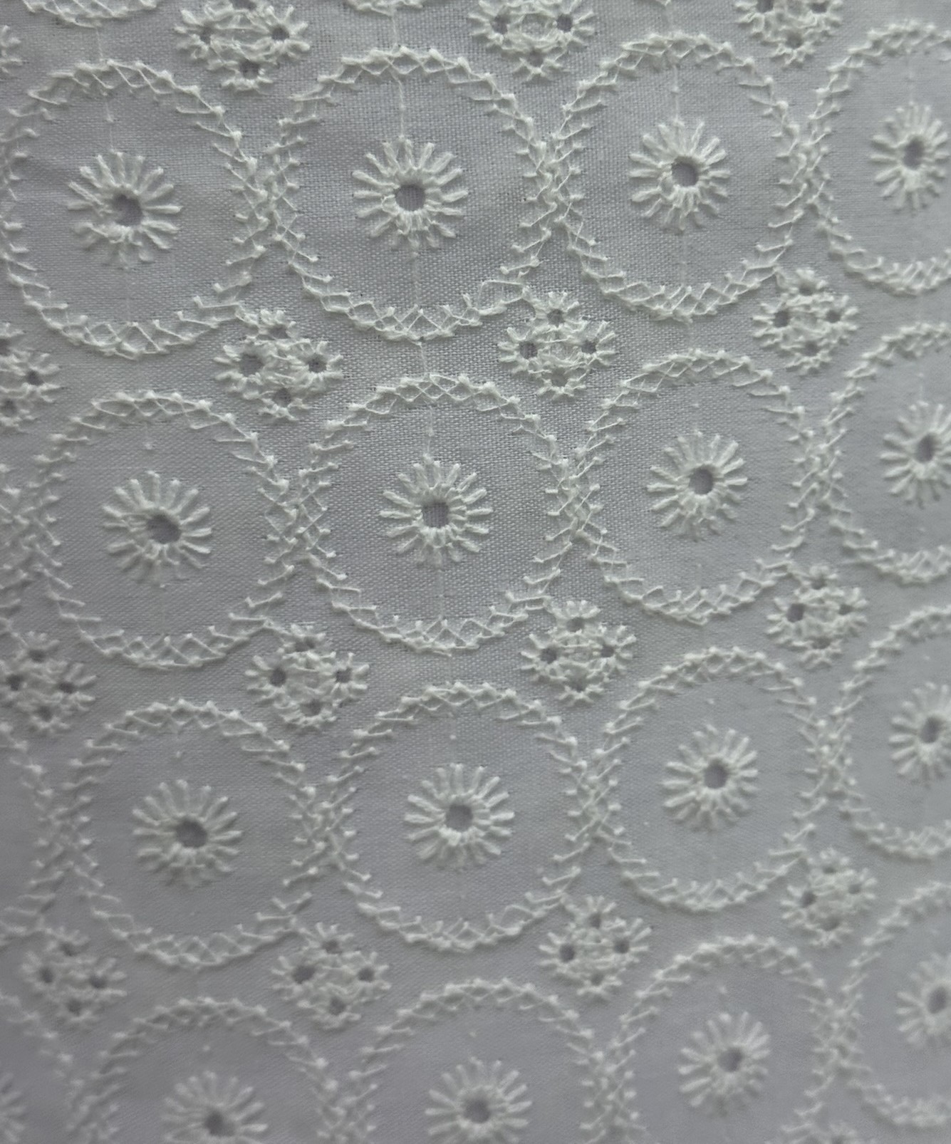 Bordado Suizo Flamenca Círculos Clásicos Blanco