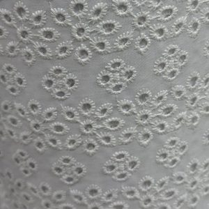 Bordado Suizo Flamenca Mini Flor Blanco