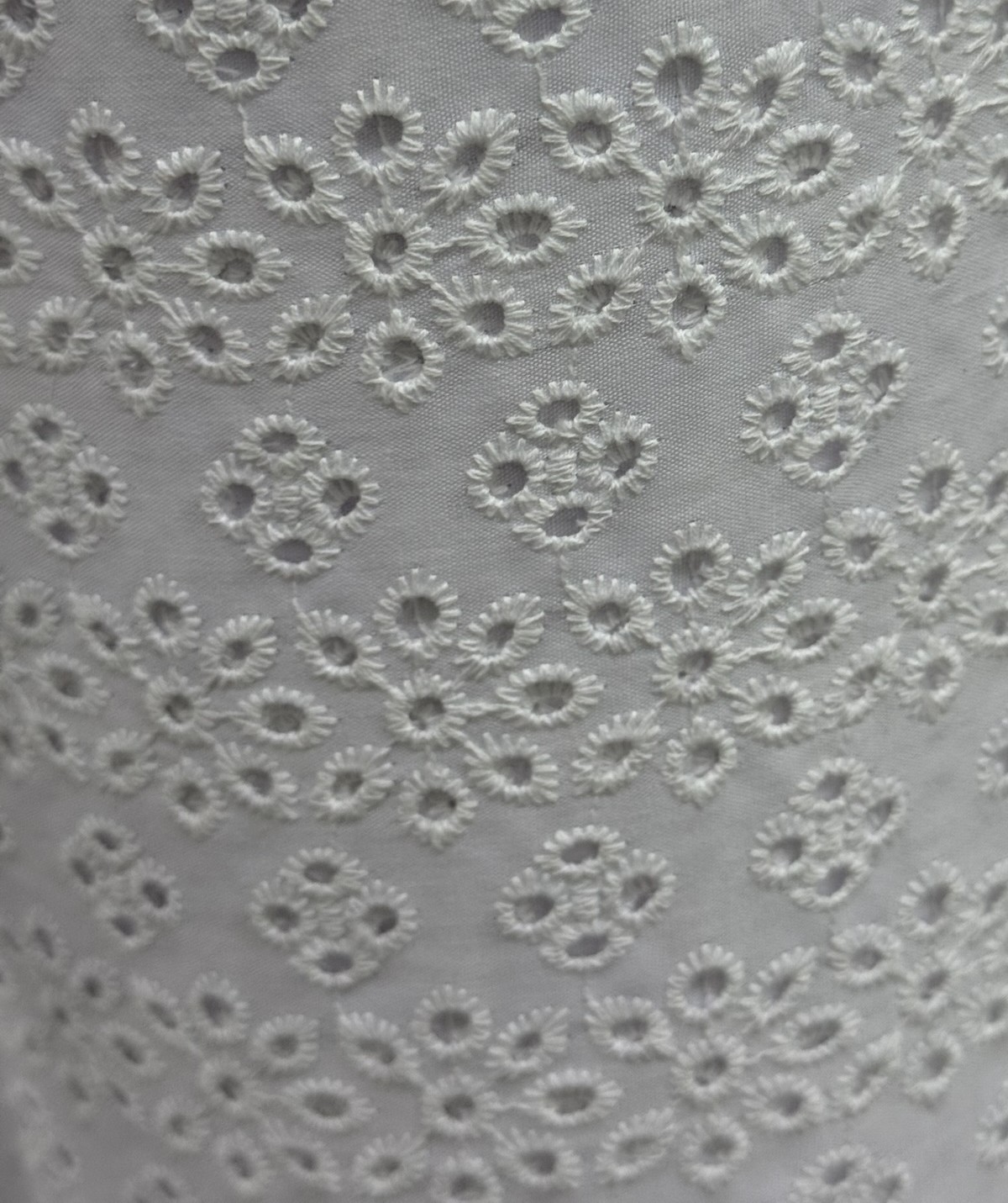 Bordado Suizo Flamenca Mini Flor Blanco