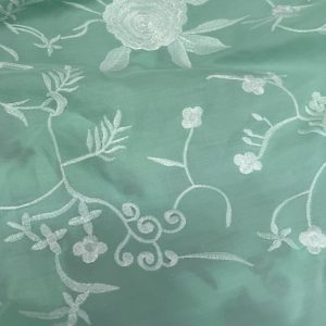 Tela para mantón Verde Agua con Bordado Blanco